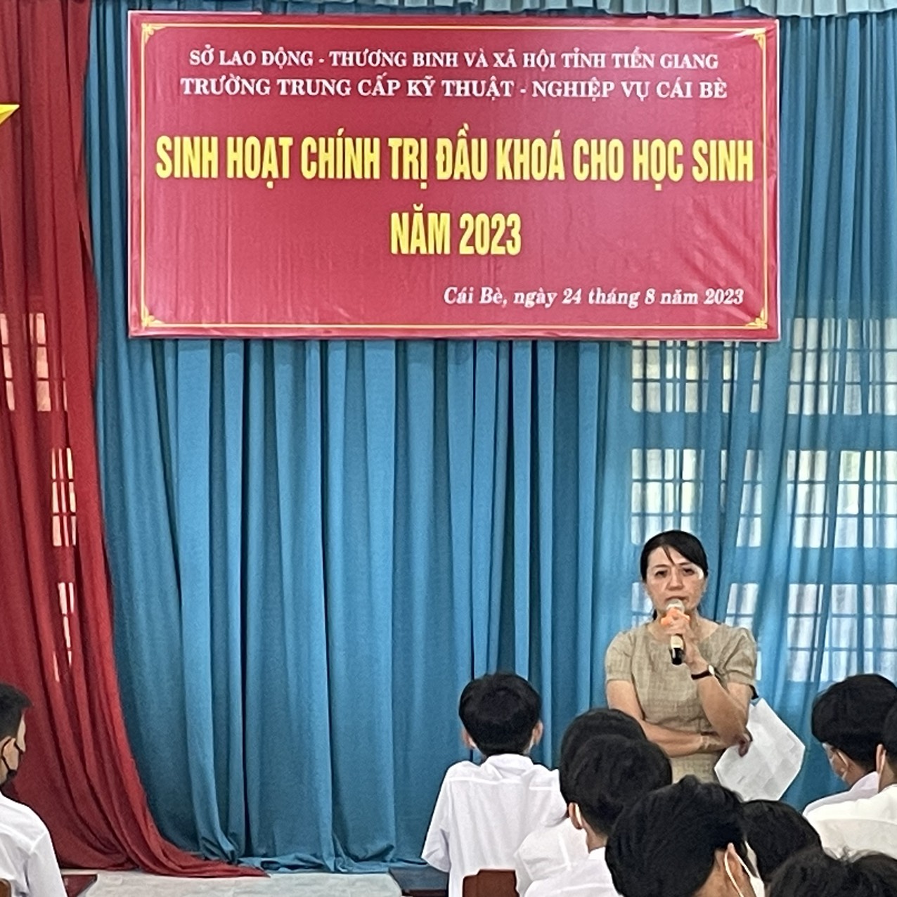 Sinh hoạt Chính trị đầu khóa cho học sinh khóa 15